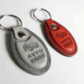 Breloki skrzane i gumowe z logo - referencje - Auto Hjek