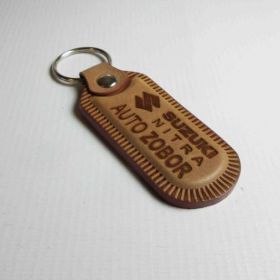 Breloki skrzane i gumowe z logo - referencje - Suzuki