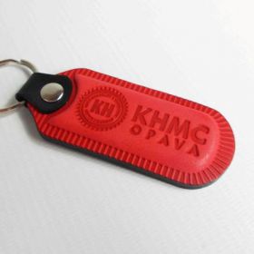 Breloki skrzane i gumowe z logo - referencje - KHMC Opava