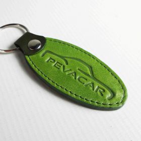Breloki skrzane i gumowe z logo - referencje - Peva Car