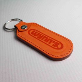 Breloki skrzane i gumowe z logo - referencje - Wynns